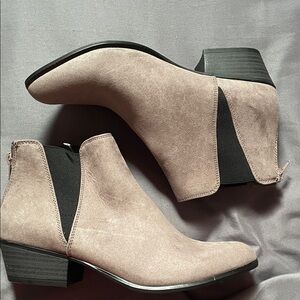 Grey/taupe Ankle Boots